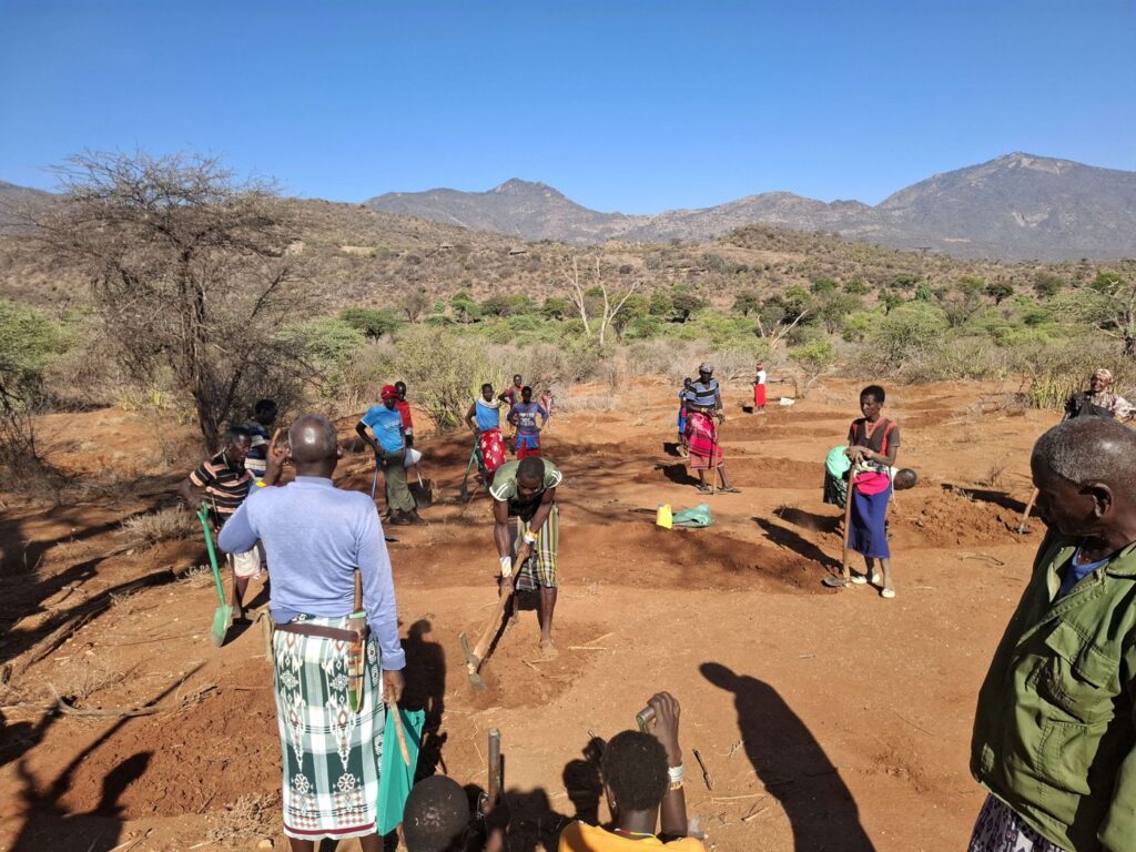 Community members constructing semi-circular bunds at Tenge Block